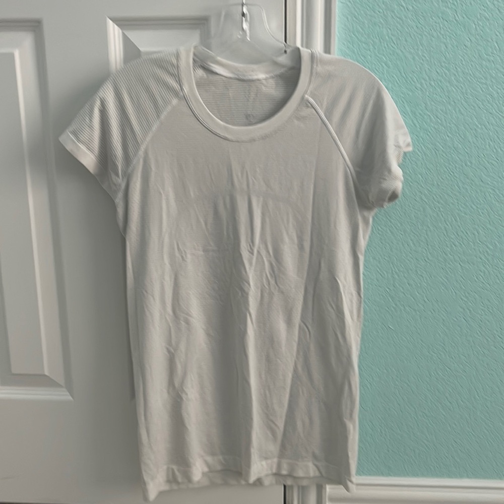 Lululemon White Swiftly Tech Shortsleve - image 1